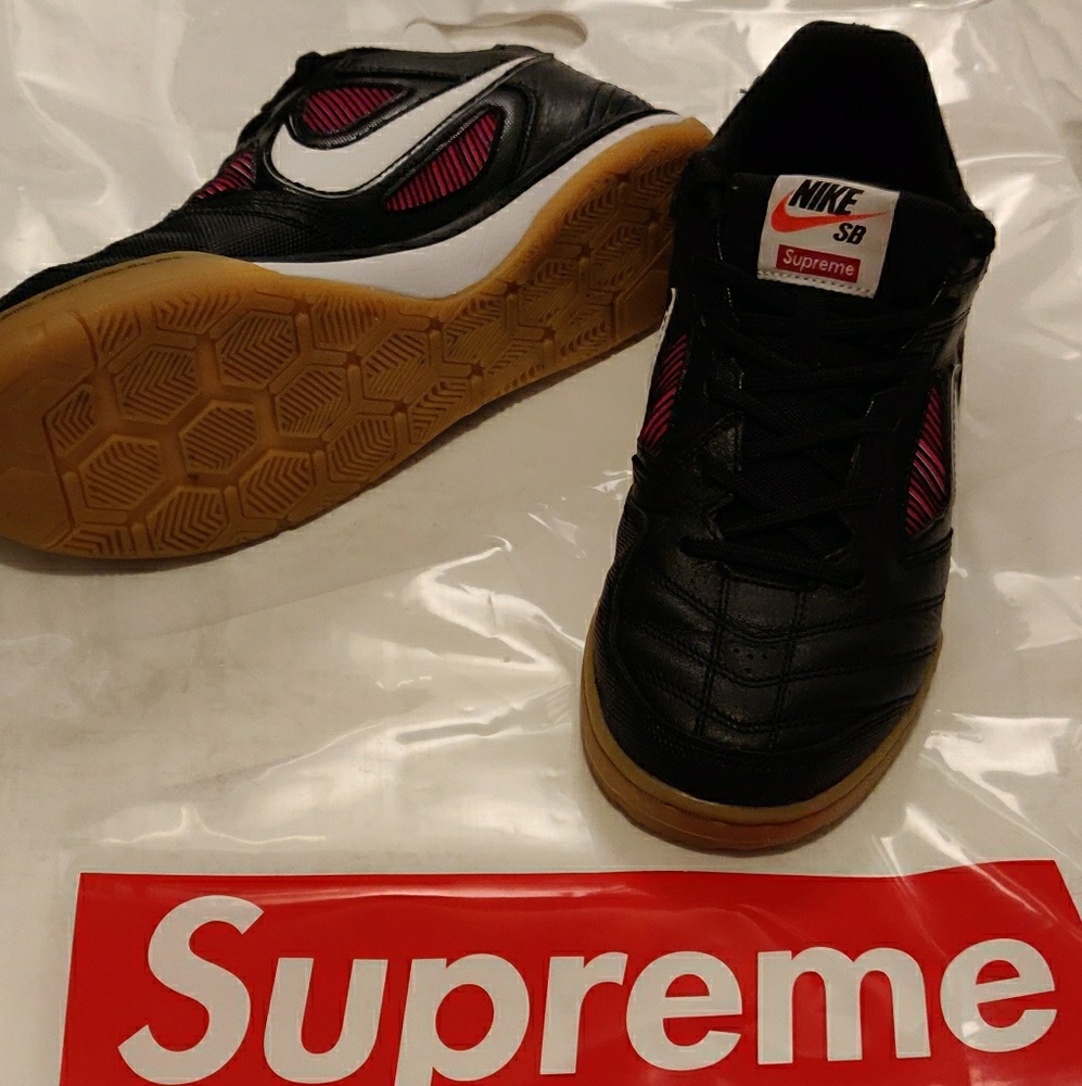 Supreme Nike Gato